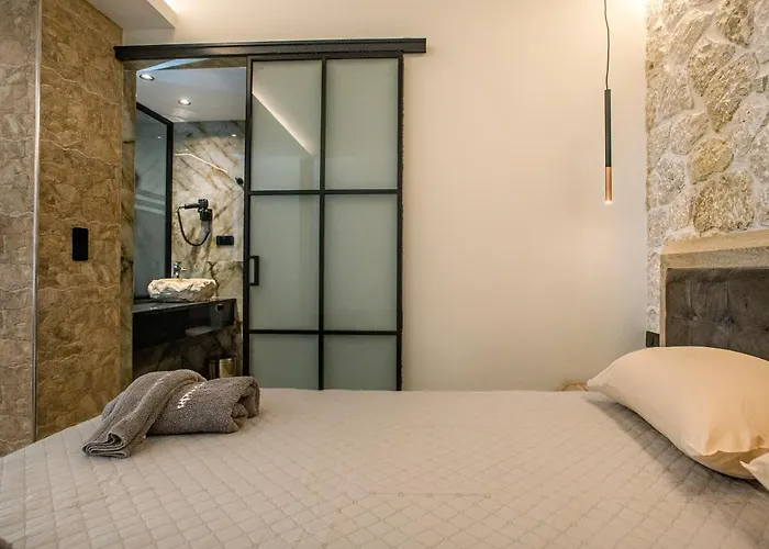 Black Rocks Luxury Seafront Beach Suite