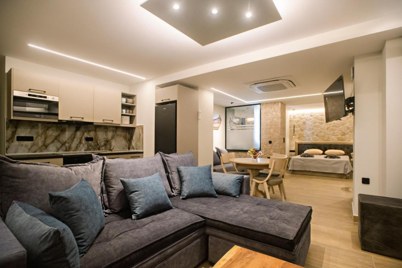 Black Rocks Luxury Seafront Hébergement de vacances