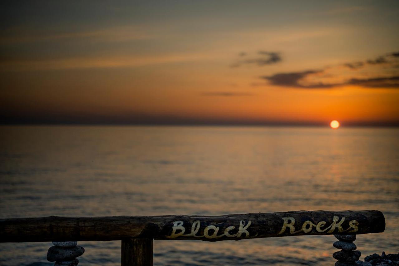 Black Rocks Luxury Seafront * Agios Gordios (Corfu)