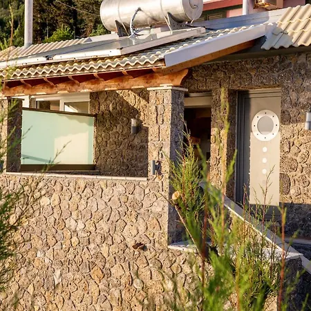 Black Rocks Luxury Seafront Beach Suite Agios Gordios  Exterior photo