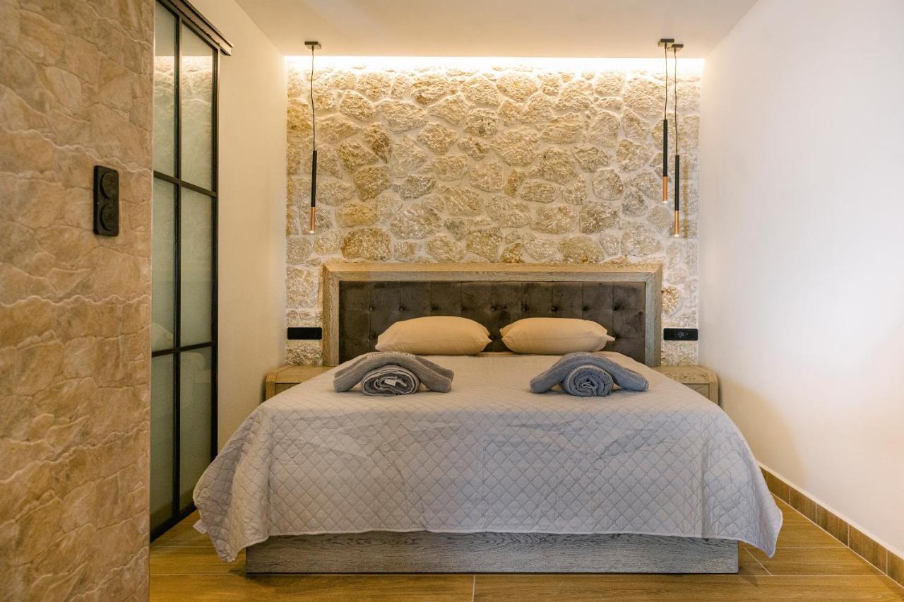Black Rocks Luxury Seafront Agios Gordios (Corfu)