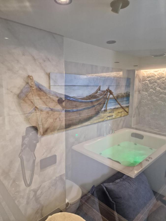 Black Rocks Luxury Seafront *
