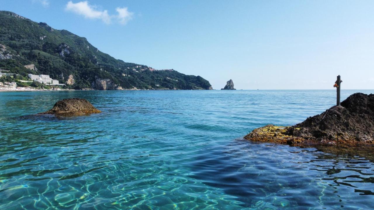 Black Rocks Luxury Seafront Holiday home *